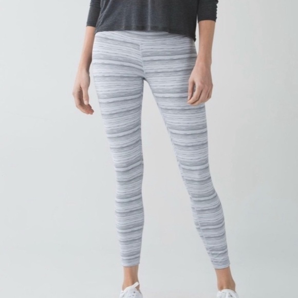 Lululemon Leggings Size 8 High Times Pant Cyber Striped White Silver - Picture 1 of 9